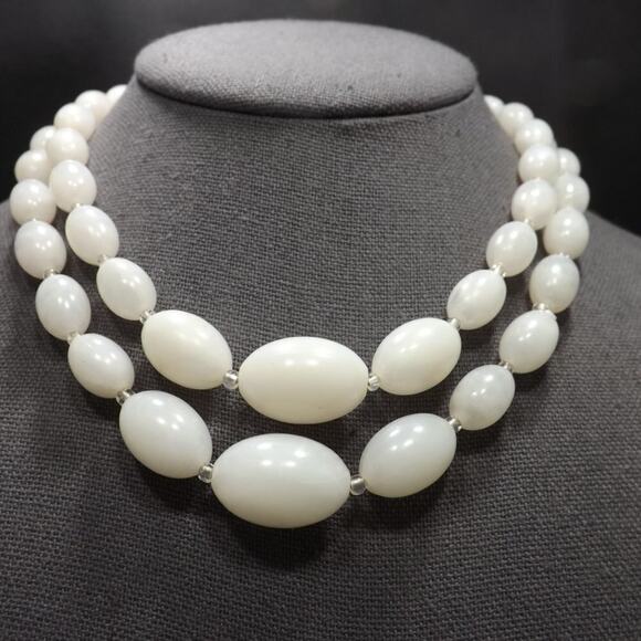 Vintage 1950s White Lucite Bead Necklace 2 Strands Graduated Oval Beads - Picture 3 of 7